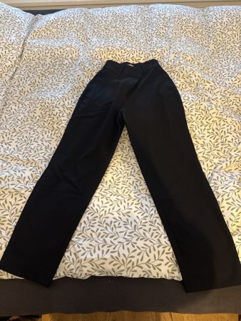 Schwarze H&M Stoffhose, Grösse 32