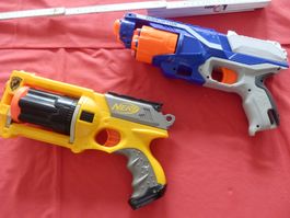Lot de deux NERF avec chargeur en bon état