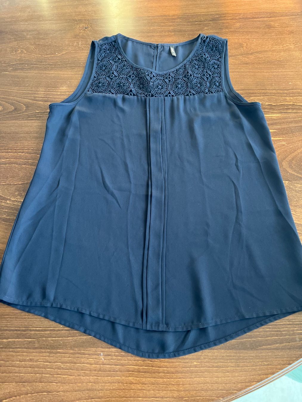 Only Top: Only- ärmelloses Sommer Top mit Spitze, Gr. 38 – Usato da Ebmatingen venduto da Mistelu