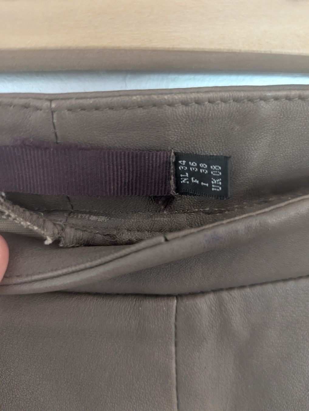 Pantaloni: ARMA Echtleder Hose Taupe NP ca. CHF 500 – Usato da Erlinsbach SO venduto da Meytalien 2