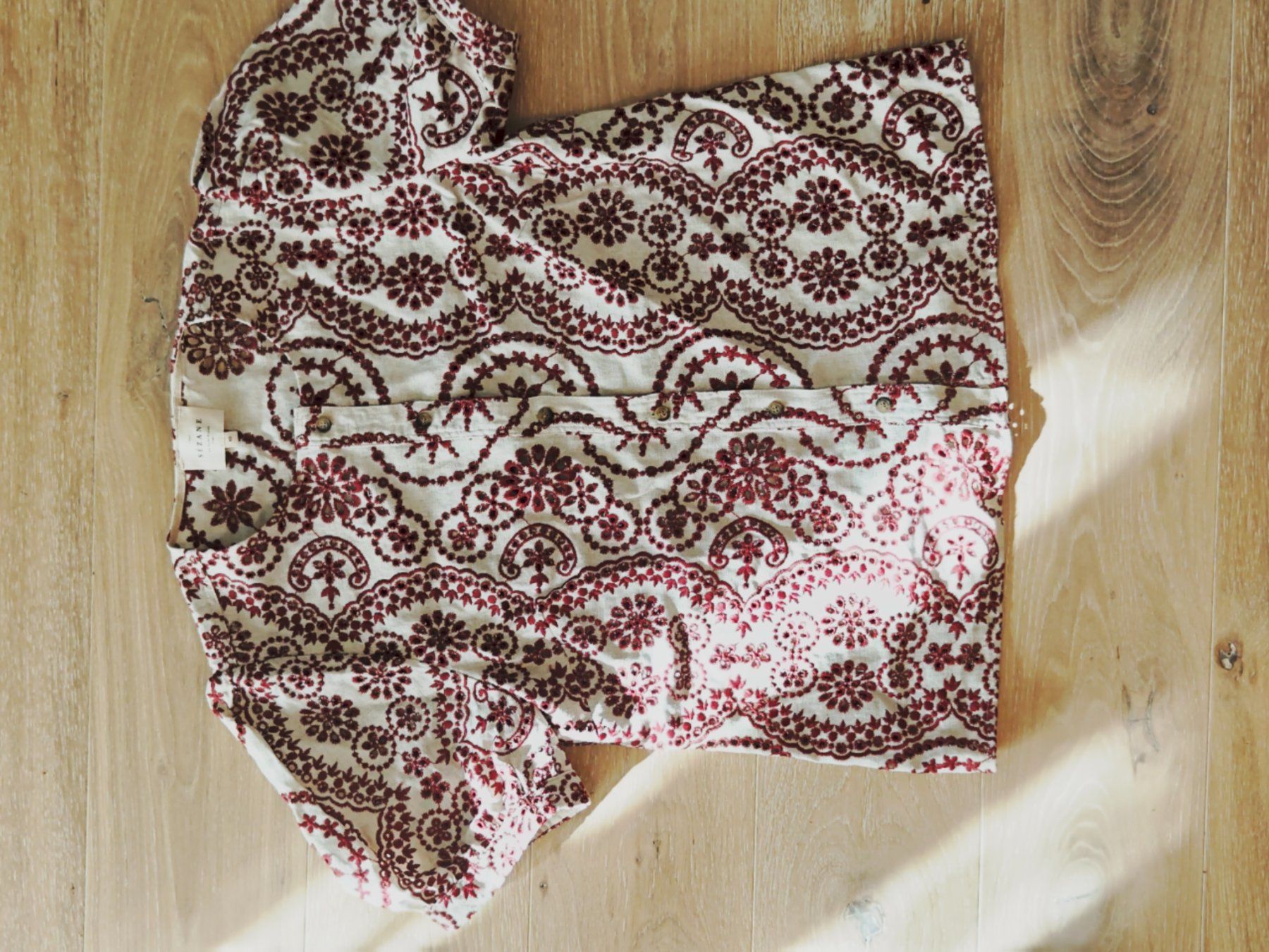 Sezane Camicette: Sezane Bluse Bestickt Bordeaux Creme, Gr. 40 – Usato da Hedingen venduto da muse10