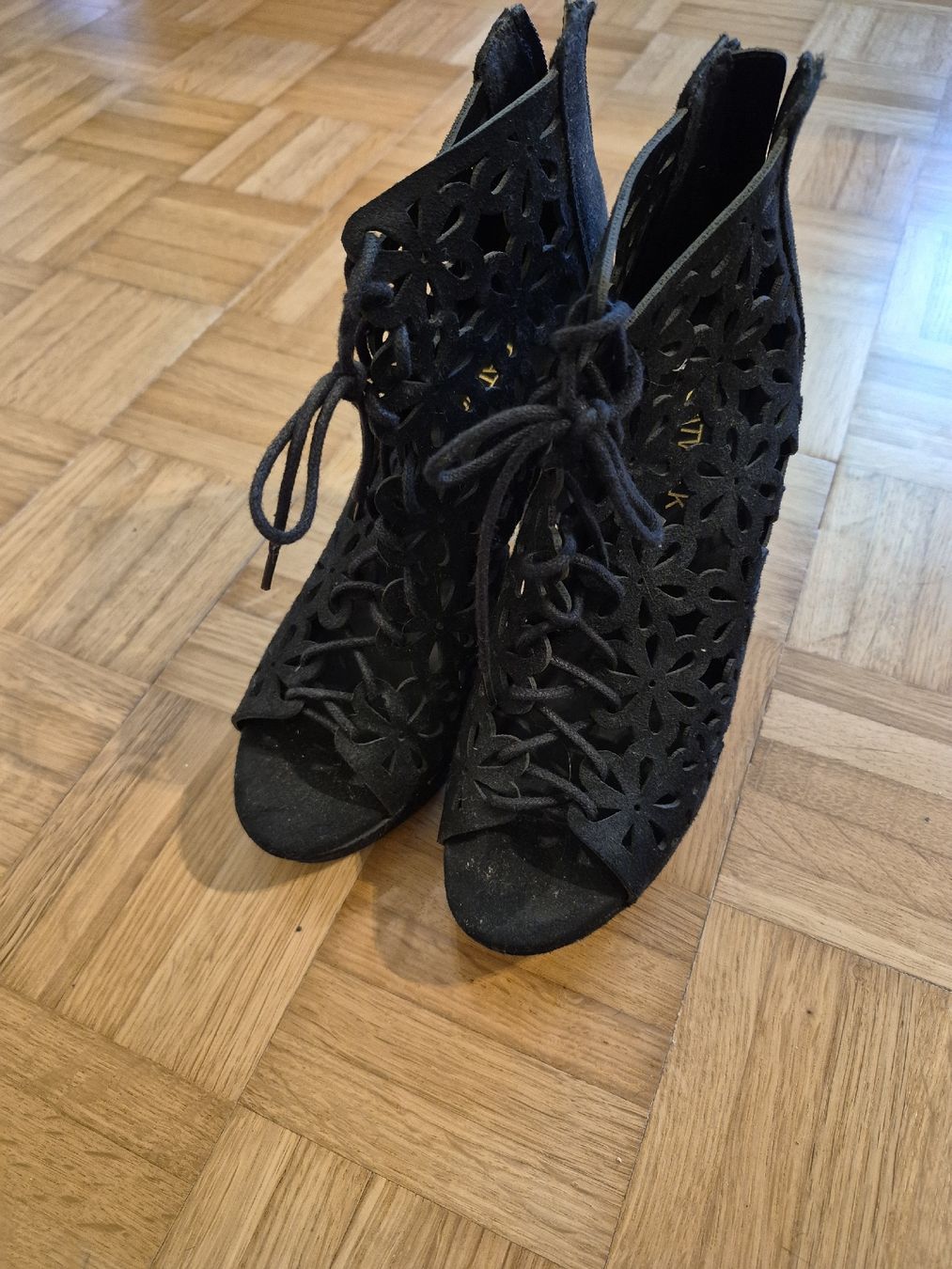 Scarpe da donna: Schwarze Sommer Pumps mit Absatz, Grösse 36 – Nuovo (secondo la descrizione) da sissach venduto da maa_57j5 1