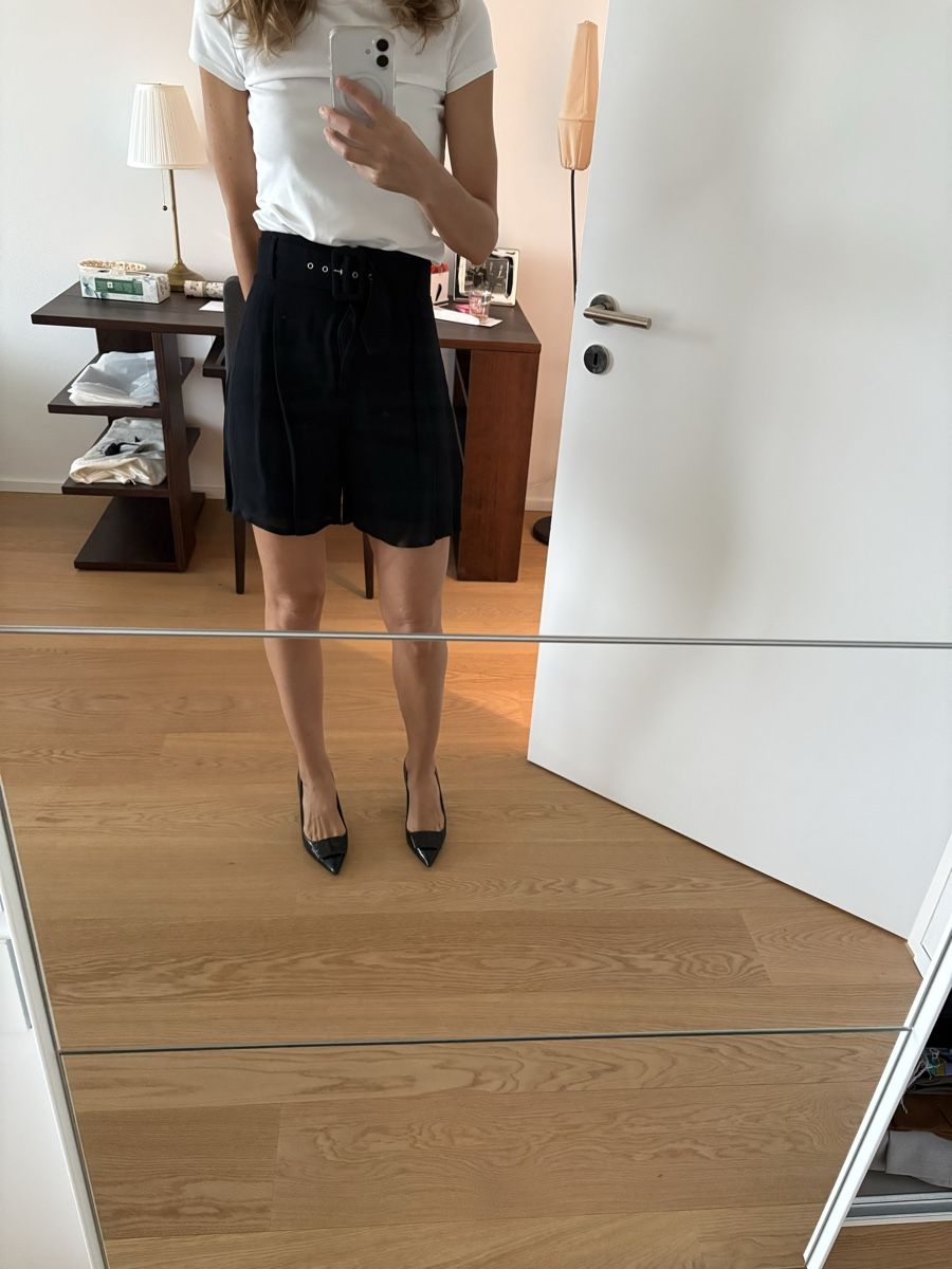Pantaloni: Byblos black shorts – Usato da St. Gallen venduto da ott_f827 6