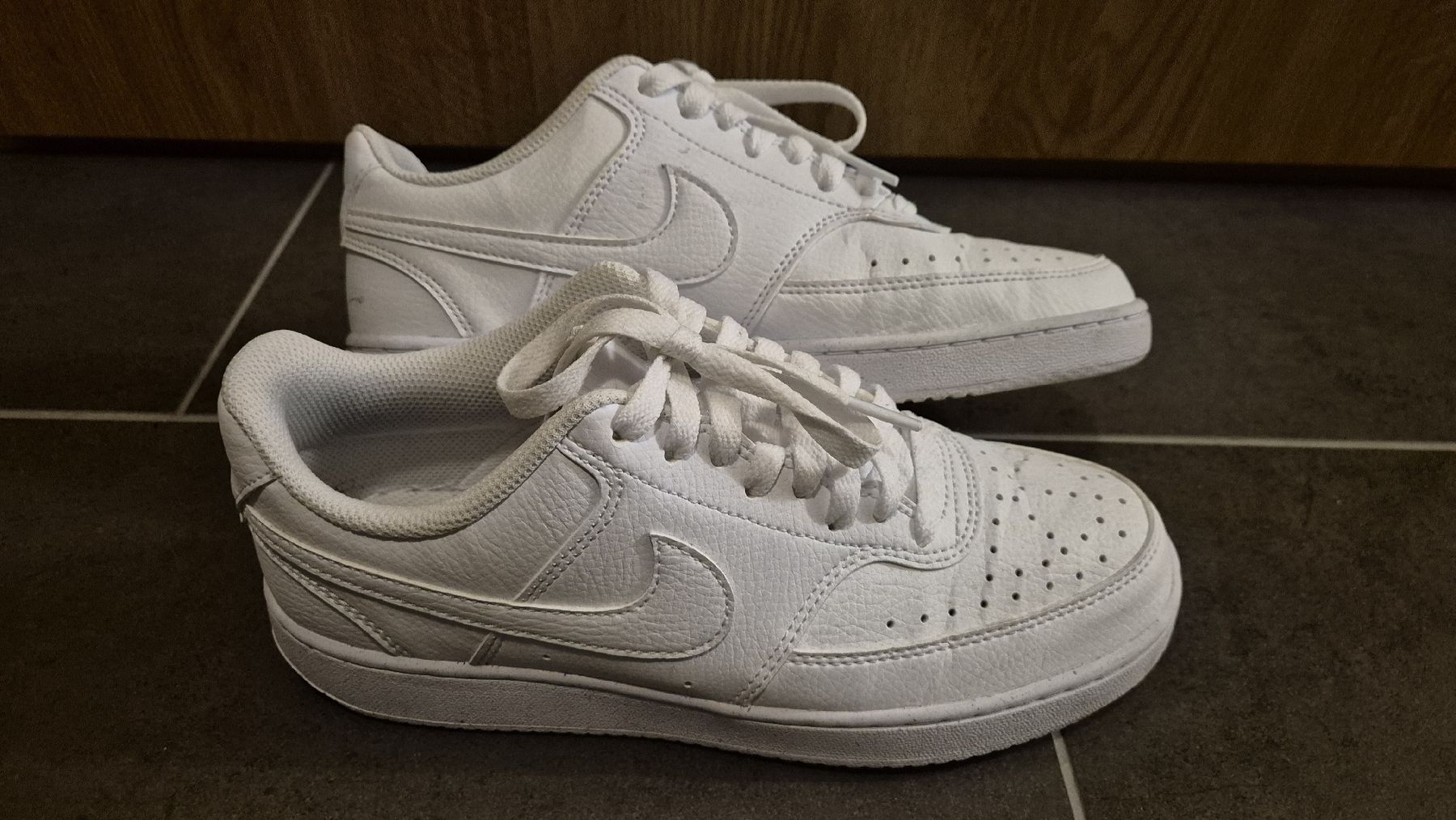 Nike Scarpe da donna: Weisse Nike Turnschuhe Gr. 39, neu – Nuovo (secondo la descrizione) da Bern venduto da samawy