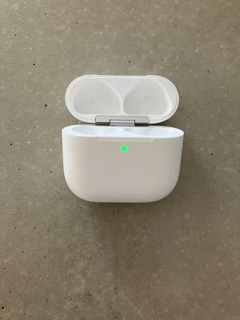 Apple Cuffie: APPLE AIRPODS 4 CASE ANC – Usato da Lausanne venduto da mr.v