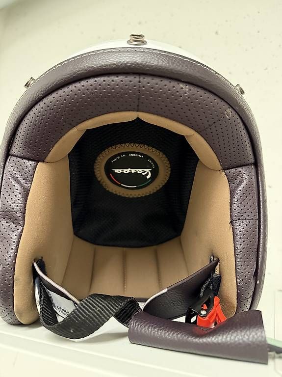 Helme & Visiere: Original Vespa Helm – Gebraucht aus Chur von and_v58z 1
