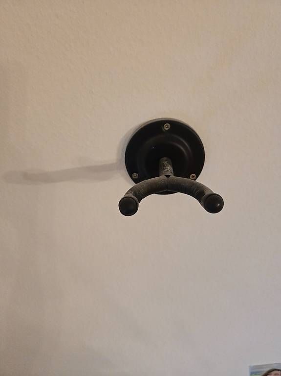 Supporti per strumenti musicali & leggii: Support mural de guitare en U recouvert de mousse – Usato da Lausanne venduto da cb3945 1