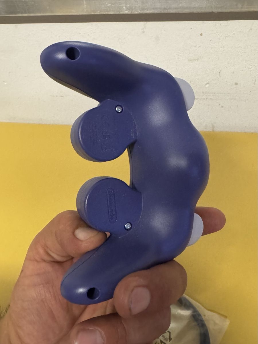 Nintendo Adapter & Kabel: Nintendo GameCube Controller Violet mit Kabel guter Zustand – Gebraucht aus Schlieren von Freundlich02 5