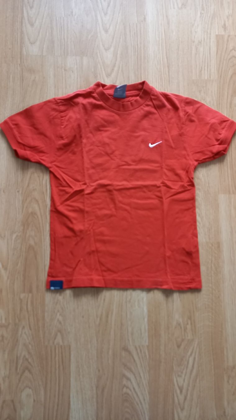 Nike Lotti & Set di vestiti: Nike Shirt + Trainerhose Gr 134 – Usato da Lützelflüh-Goldb venduto da Punktesammler 4