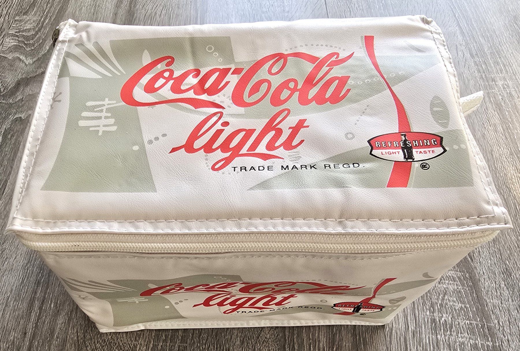 Coca-Cola Frigoriferi & Refrigeratori: Glacière vintage neuve Coca-Cola Light – Nuovo e nell'imballaggio originale da La Chaux-de-Fonds venduto da Cokecollection 1