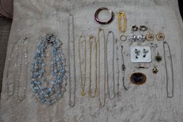 1 schönes 28 teiliges Modeschmuck Set