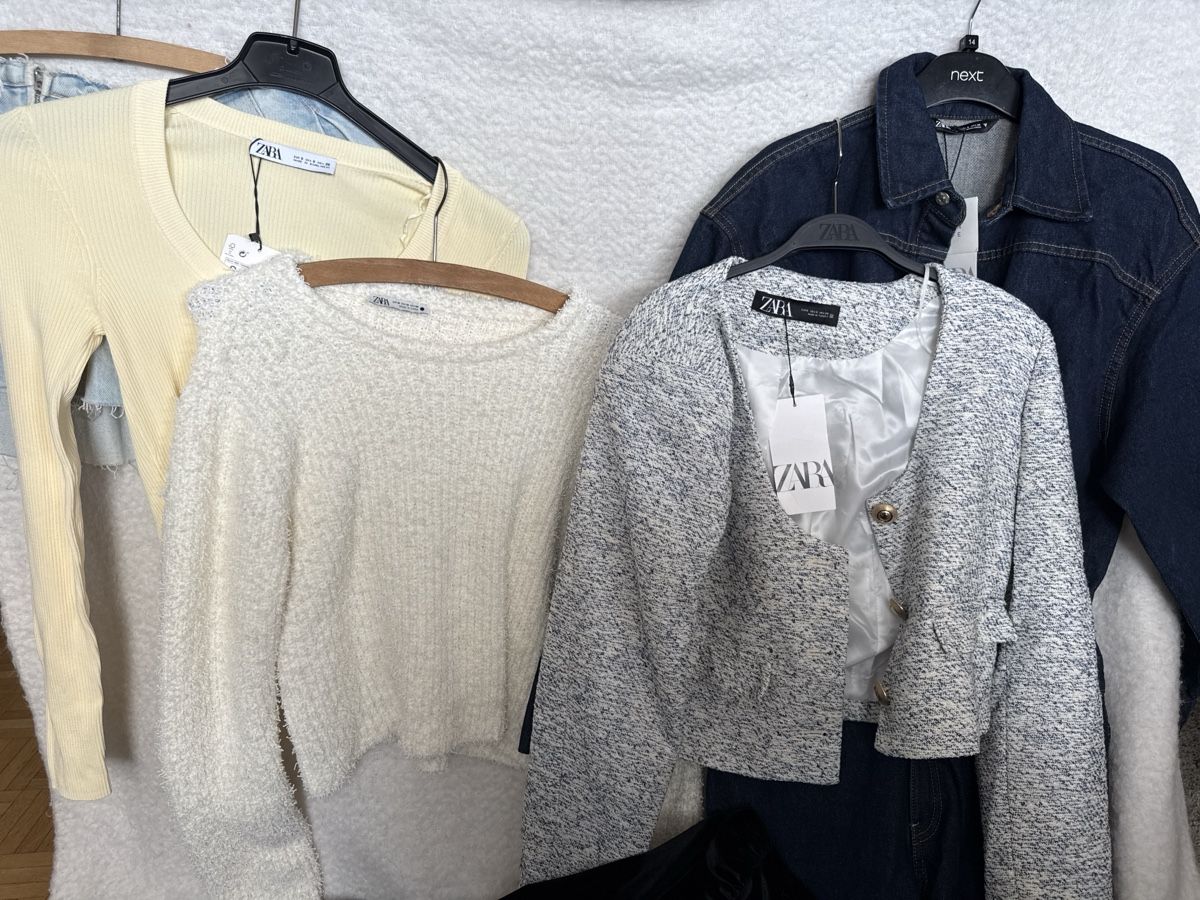 Lotti di vestiti: Lot vêtement Zara / MANGO taille S  – Nuovo e nell'imballaggio originale da Lausanne venduto da Alex_7586