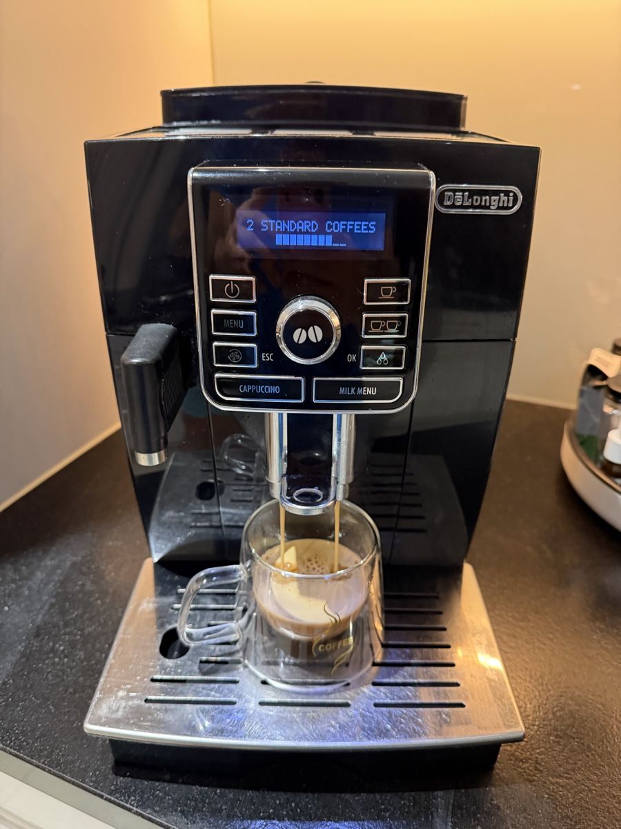 Machines à café & Machines à expresso: Delonghi – D'occasion à Rheineck par nik_w5bc 1