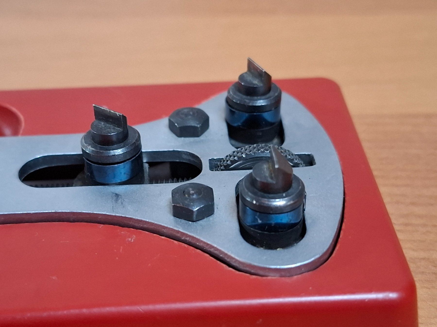 Tutti gli attrezzi: Clé pour ouvrir les montres étanches – Usato da Marsens venduto da jogocade 5