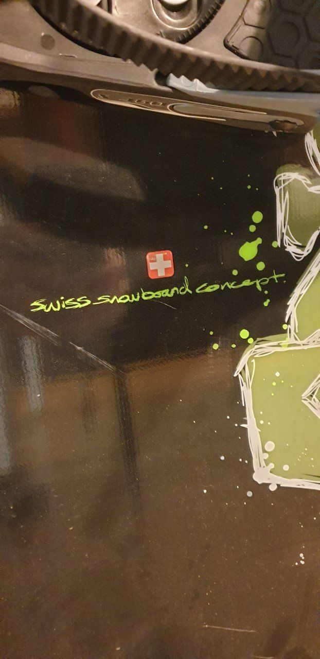 Boards: Green & White Snowboard – D'occasion à Zürich par Caeirop 1