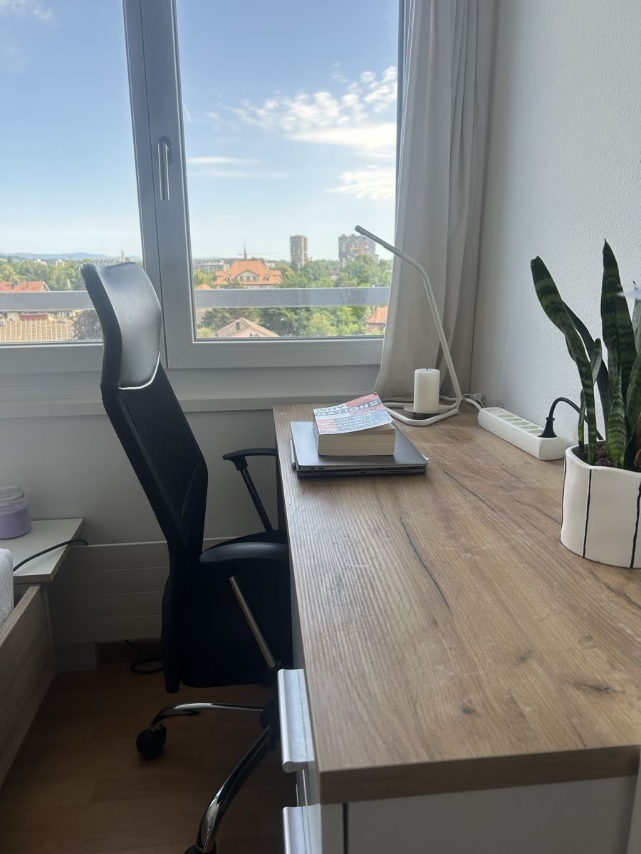 Ikea Scrivanie: Schreibtisch + Bürostuhl zu verschenken  – Usato da Bern venduto da lui_v57v