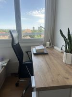 Schreibtisch + Bürostuhl zu verschenken 