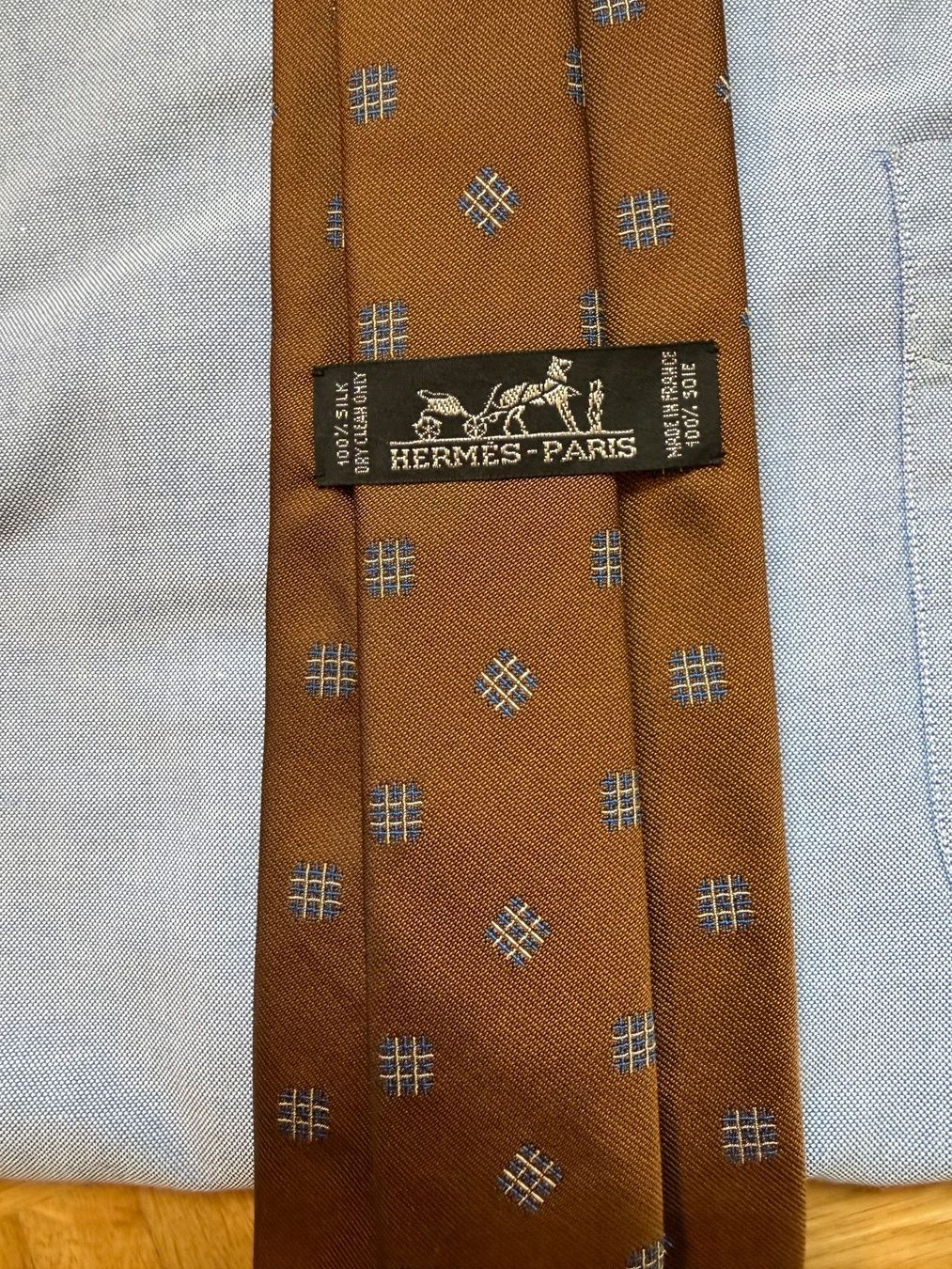 Hermès Cravatte: Ungetragene Seidenkrawatte von HERMES Paris – Nuovo (secondo la descrizione) da Ottikon venduto da ron_555v 2