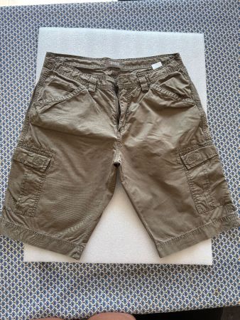 Short cargo olive homme, grandeur 52 excellent état