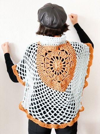Mandala gehäkelter Schulterwärmer Poncho Cape türkis braun