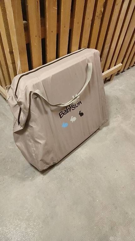 Lits: Lit Parapluie Babysum Plum – D'occasion à Lausanne par chu_l7yt 1
