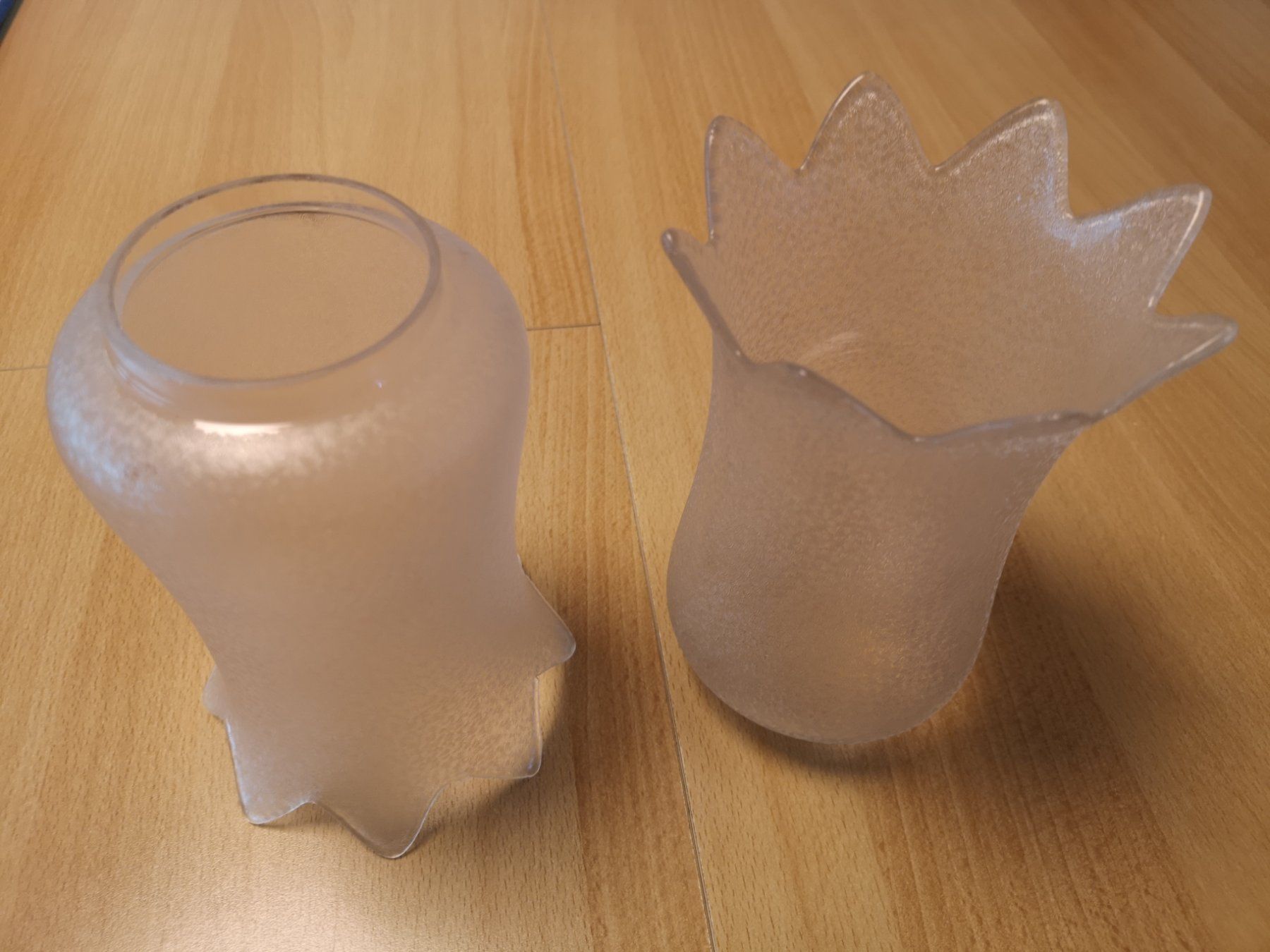 Lampenschirme: Lampenschirme antik weiss Tulpenform – Gebraucht aus Zürich von Gemi