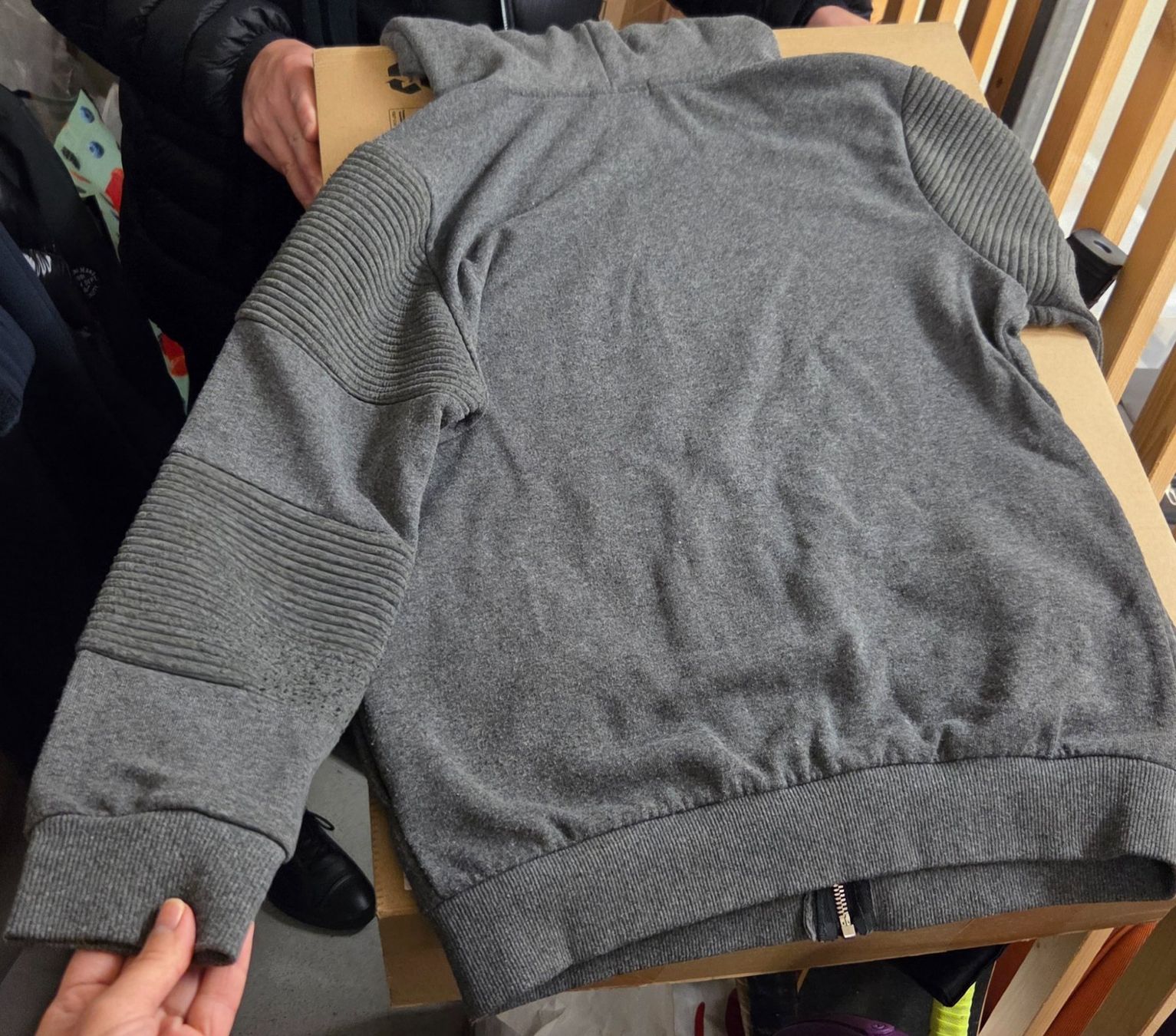 Maglioni & Felpe: Hoodie S-M – Usato da Zug venduto da opo_cy5d 3