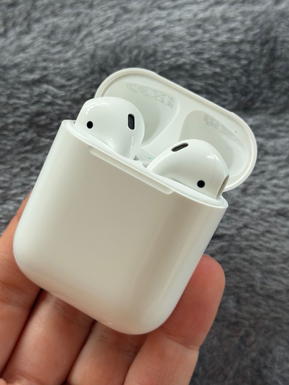 Apple Cuffie: Apple Airpods 2 – Usato da Zürich venduto da ksbuys