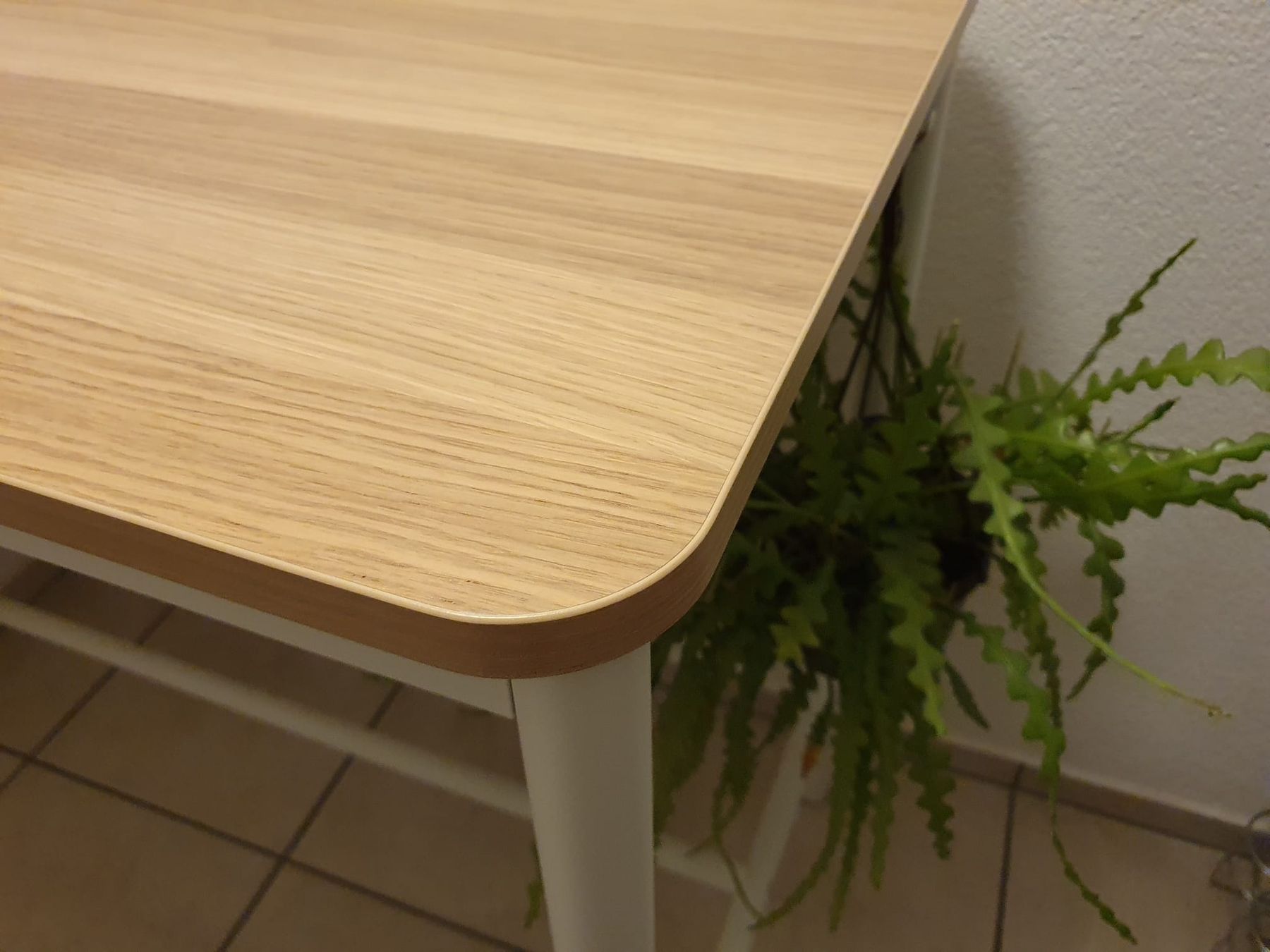 Ikea Tavoli: Tisch weiss mit Eichenfurnierplatte – Usato da Schafisheim venduto da metlaeufer 2