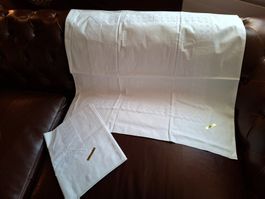 Zauberhafte, weisses Kissenbezug-Set mit Lochstickerei, neu