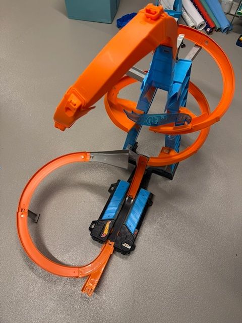 Hot Wheels Giocattoli: Hotwheels Sky Crash Tower mit 6 Autos – Usato da Zürich venduto da urs_myf7 2