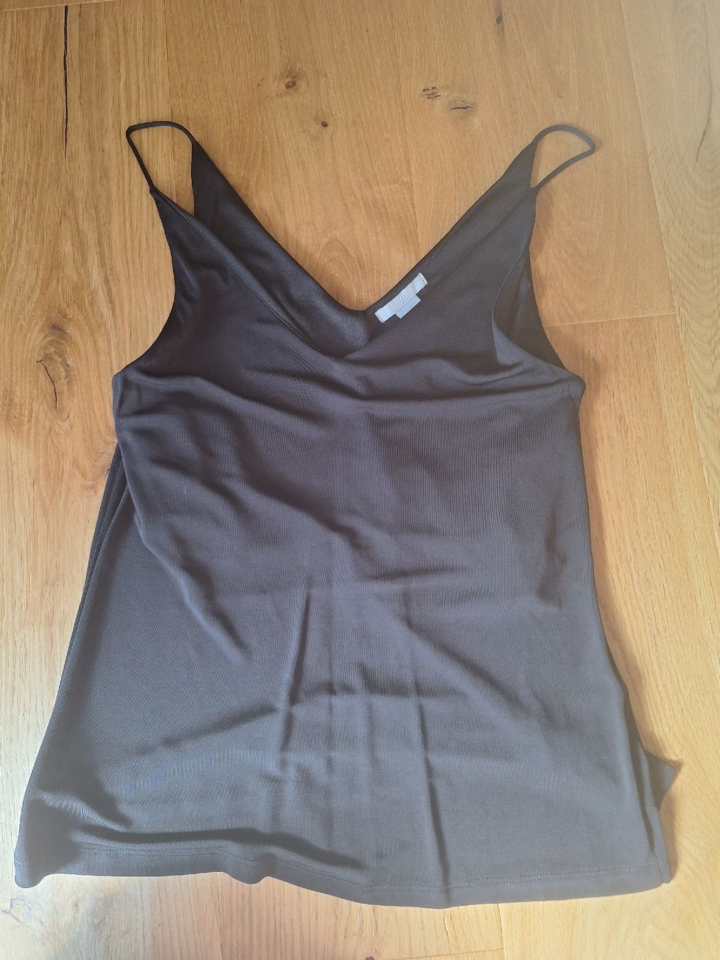 H&M Tops: Spaghettitop schwarz V-Ausschnitt – Neuf (Voir description) à Wangen an der Aare par jan_2zxv