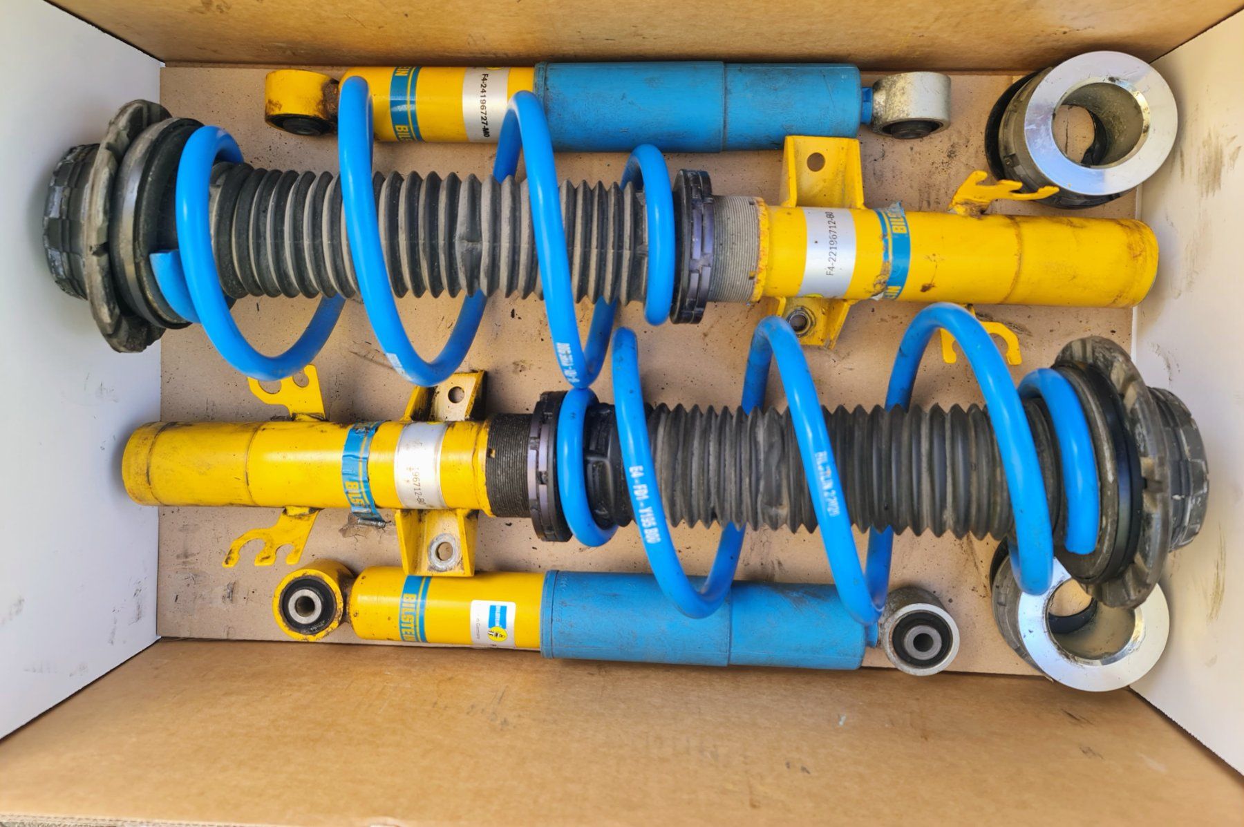 VW Tutti pezzi di ricambio auto: Bilstein Gewindefahrwerk Stossdämpfer VW T6.1 – Usato da Zäziwil venduto da Chc81
