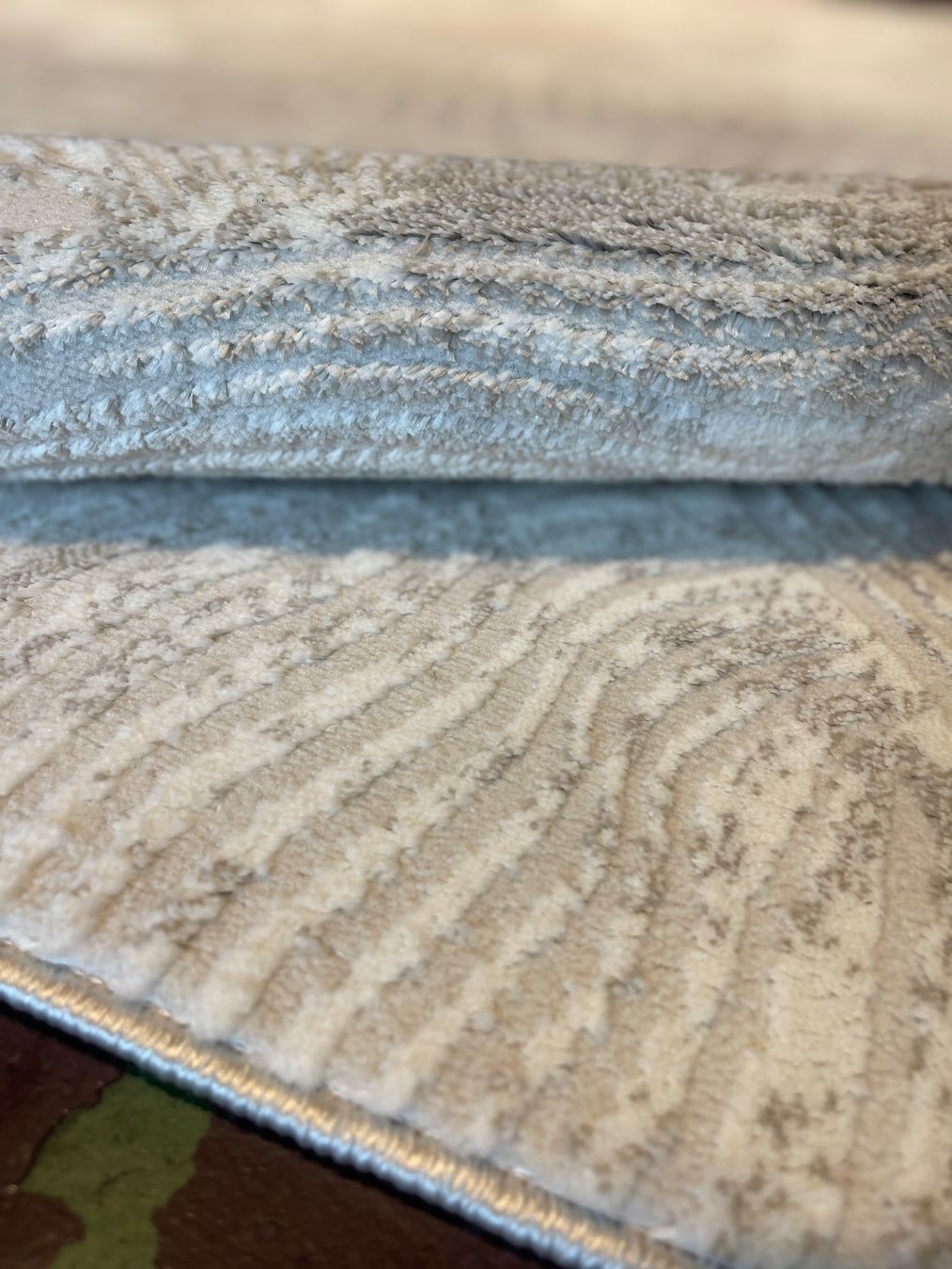 Teppiche: TEPPICH – Neu (gemäss Beschreibung) aus Zürich von NE-0 3