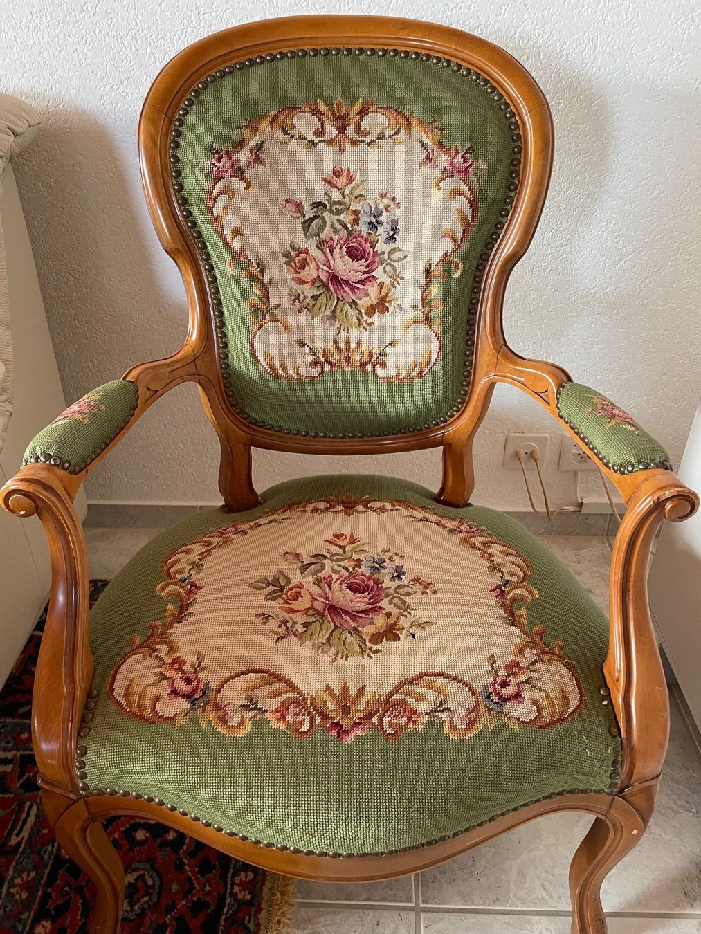 Poltrone: Antiker Sessel mit Gobelin Bezug – Usato da Luterbach venduto da vac_yv8x
