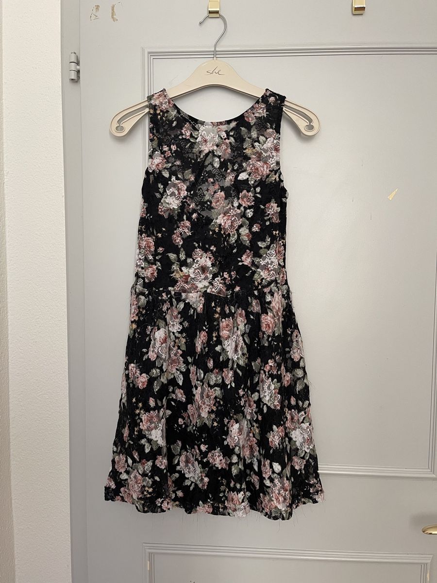 Kleider: Yes or no Kleid mit Spitze und Blumen – Gebraucht aus Zürich von liz_l6f7