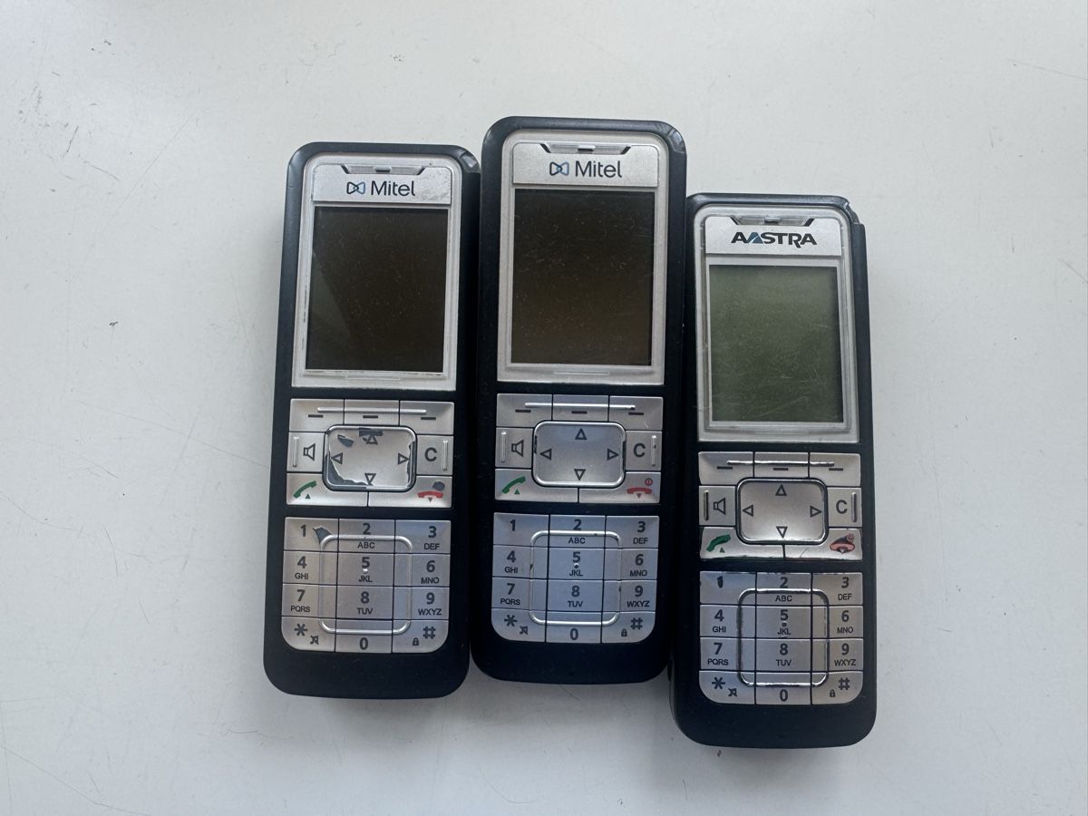 Mitel Telefone: Drahtlose Telefone Aastra Mitel 3 Stück  – Gebraucht aus Therwil von Chineur001