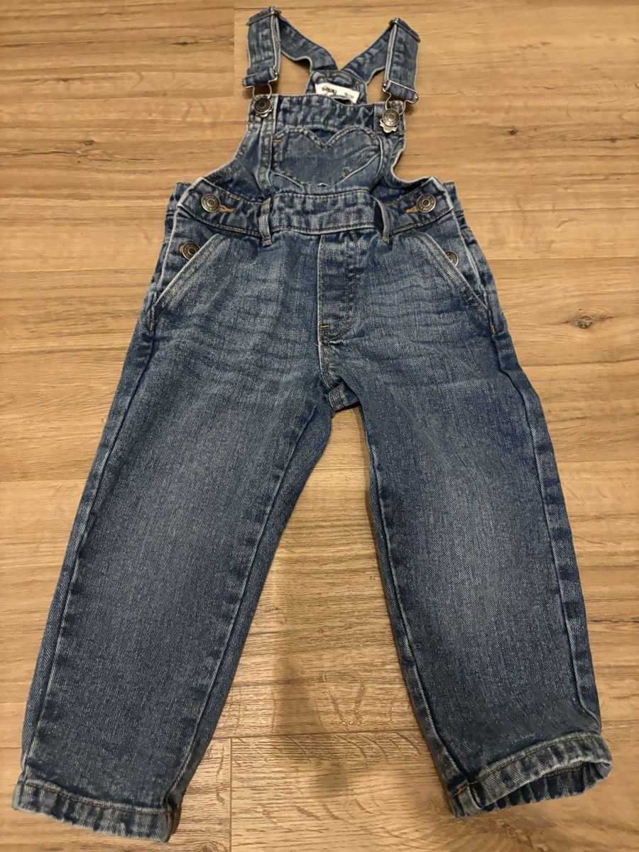 Pantalons: Jeans-Latzhose, Grösse 98 – D'occasion à Hildisrieden par Leoniewyr