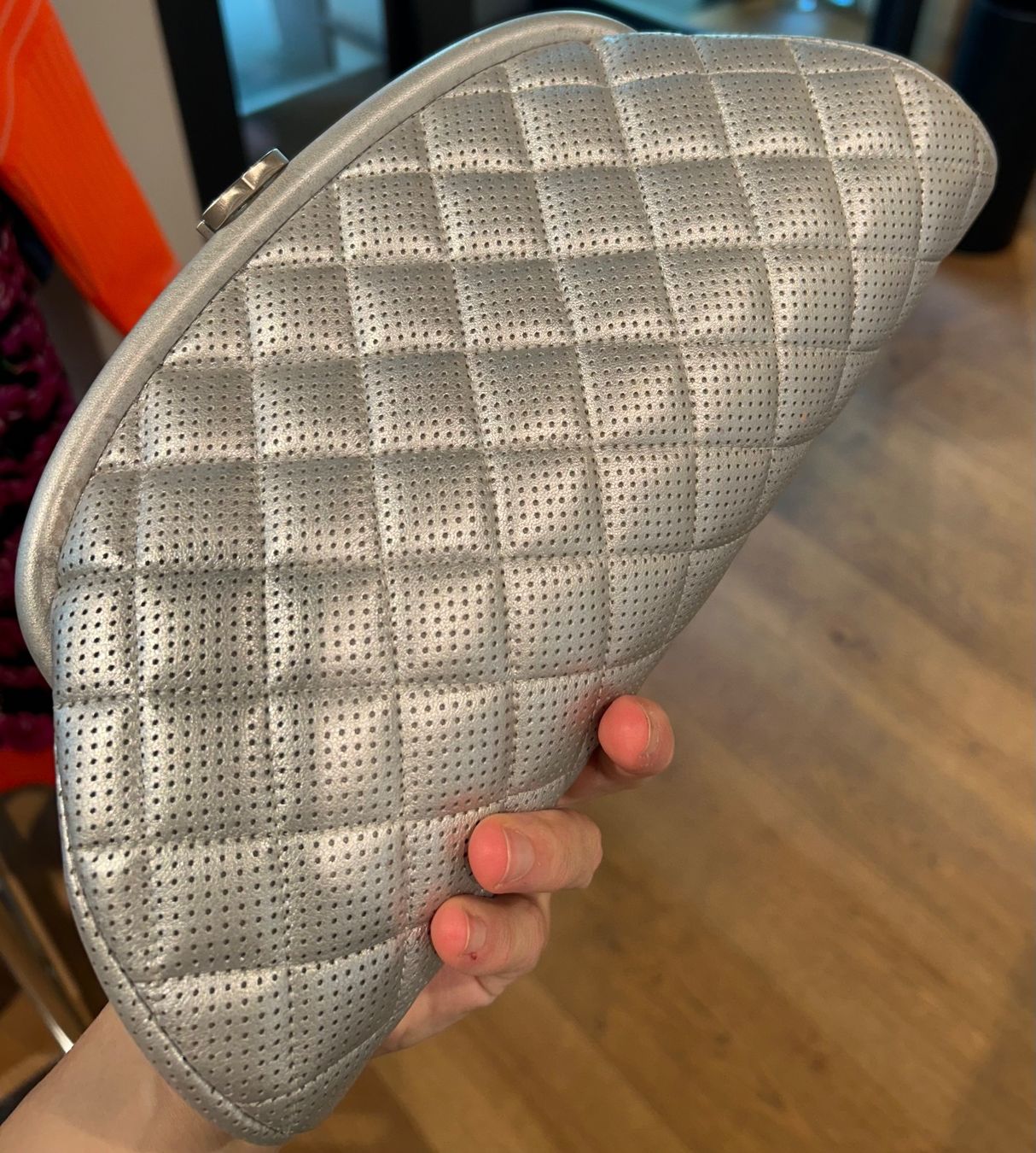 Chanel Taschen für Damen: Chanel silver timeless classic clutch – Gebraucht aus Rüschlikon von Tey_sl 2