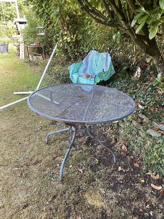 Tische: Gartentisch Metall – Gebraucht aus Bern von jad_v7zx