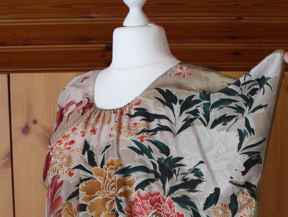 Camicette: Bluse Kurzarm ocker - grün - bunt Seide Gr. XXL – Usato da Flüelen venduto da Diversicum-Curvy 5