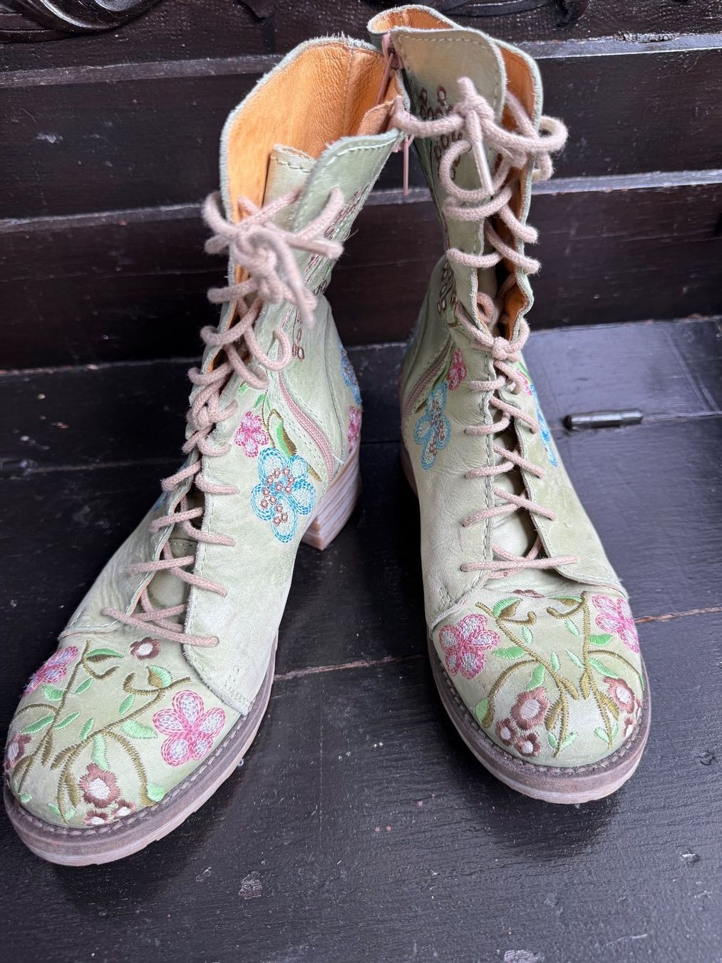 Scarpe da donna: Brako Boots mit Stickerei Gr 39 – Usato da Kirchdorf AG venduto da sauglatt01