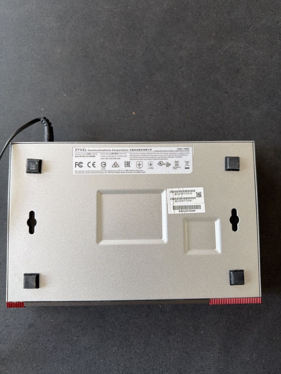 Zyxel Pare-feu: Zyxel USG40 Firewall funktionstüchtig – D'occasion à Zürich par Gestaltungsbar 3