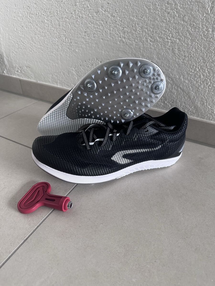 Herrenschuhe: Spike-Laufschuhe – Neu (gemäss Beschreibung) aus Ebikon von jne_98jn