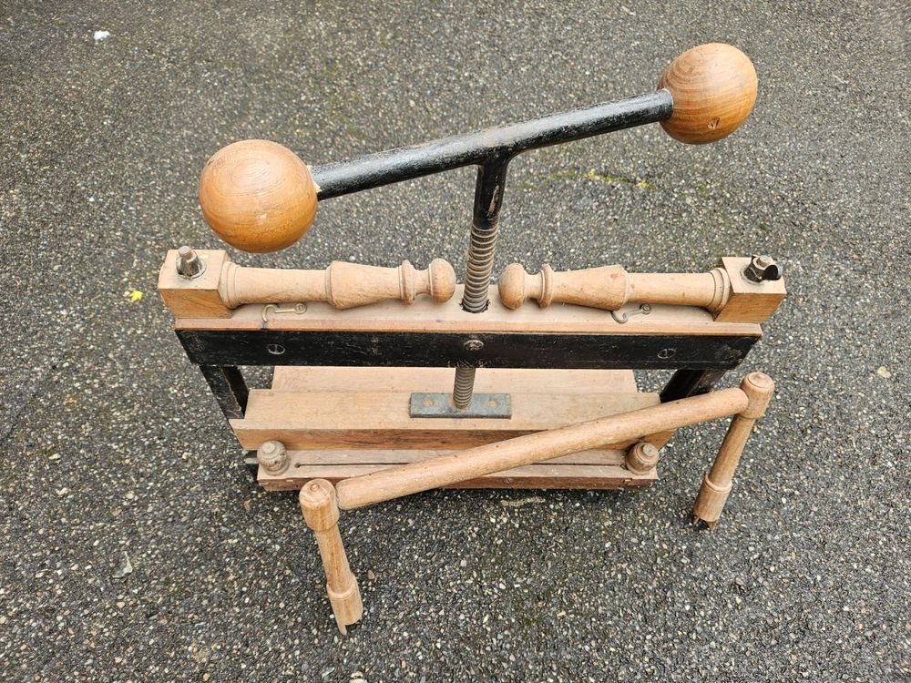 Buchpresse Aus Holz - Traditionelle Buchbinderei Presse