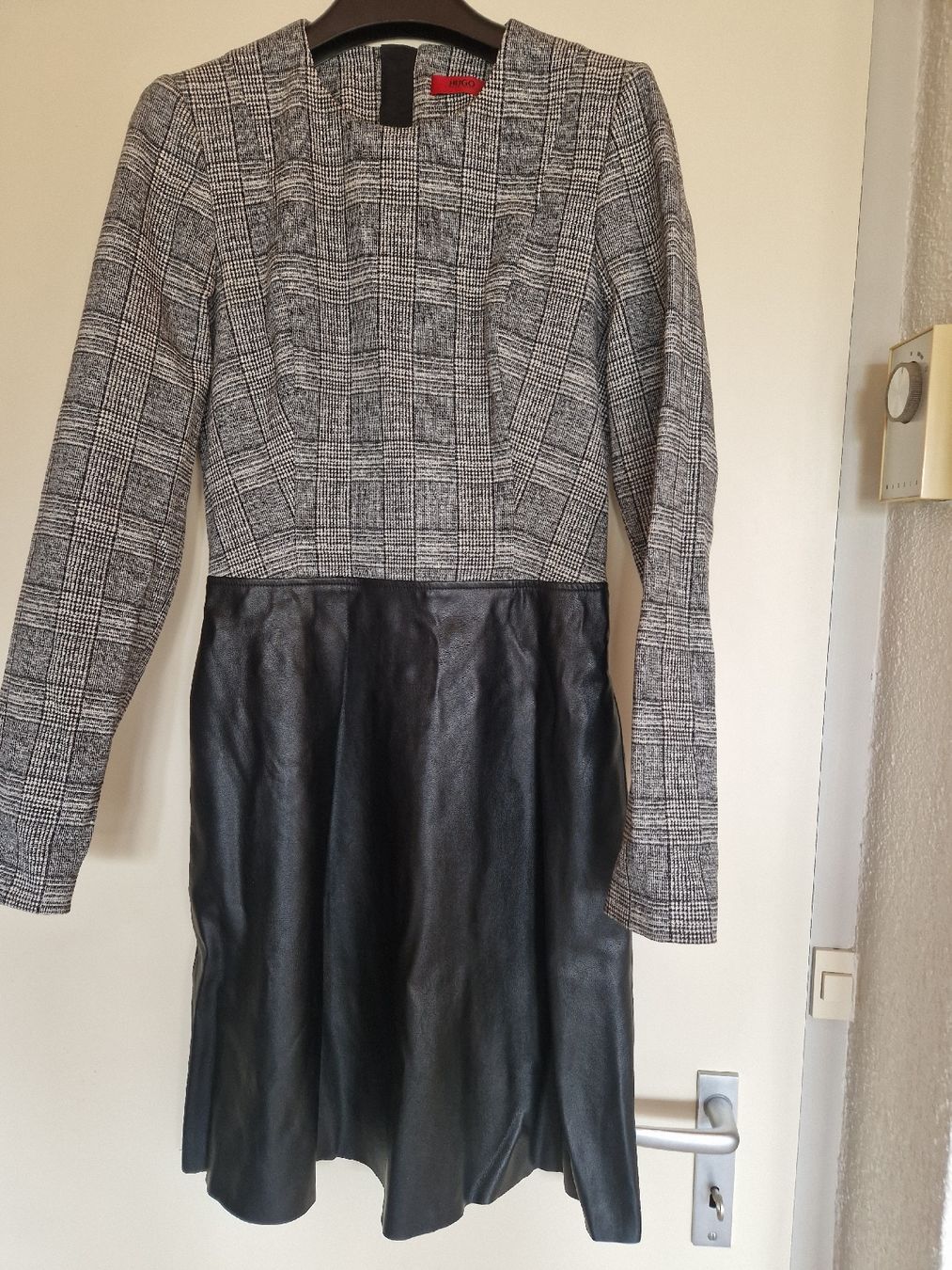 Hugo Boss Vestiti: Robe HUGO Boss Taille 34 – Usato da Pully venduto da Patriciaeve