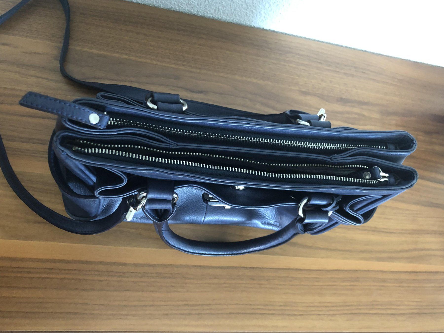 Borse da donna: Dunkelblaue Ledertasche – Usato da Tafers venduto da nad_2g7s 7