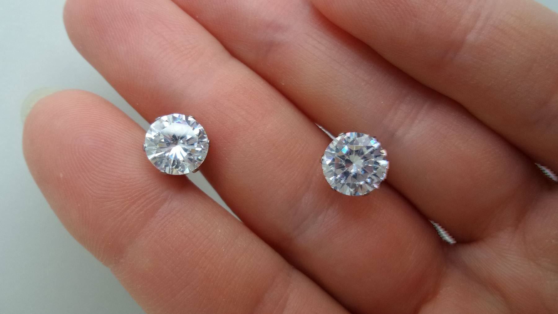 Orecchini pendenti & Orecchini a lobo: 4 mm synth. Diamond silver colour earrings – Nuovo e nell'imballaggio originale da Genève venduto da AGBERG 4