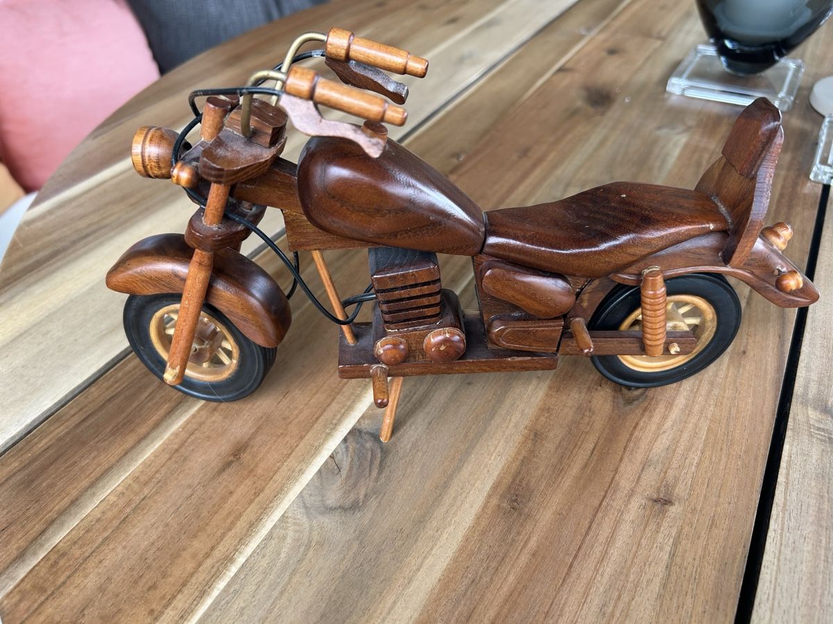 Spielzeuge: Chopper Motorrad aus Holz – Gebraucht aus Dussnang von Farafalina 2