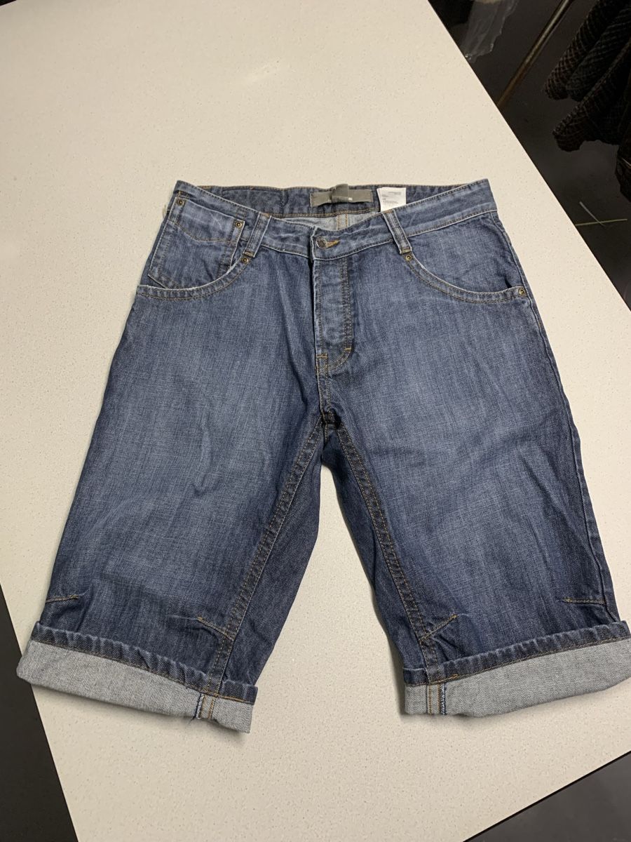 H&M Jeans: Bermudas Herren Jeans Blau Gr. 32 – D'occasion à Biel-Benken BL par PANORMUS 4
